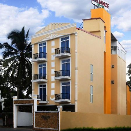 Reliance Hotel Boralesgamuwa Ngoại thất bức ảnh