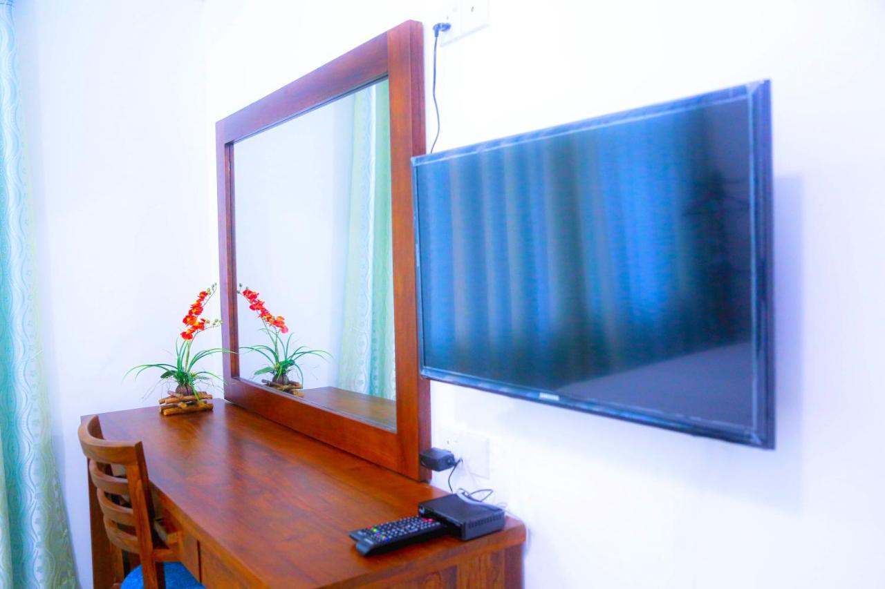 Reliance Hotel Boralesgamuwa Ngoại thất bức ảnh