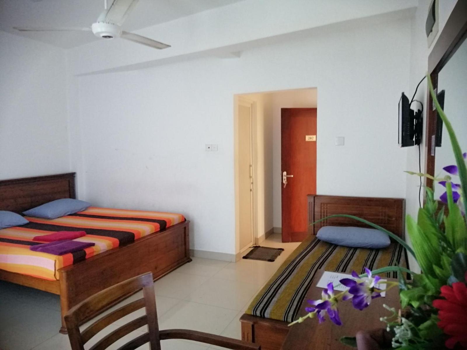 Reliance Hotel Boralesgamuwa Ngoại thất bức ảnh